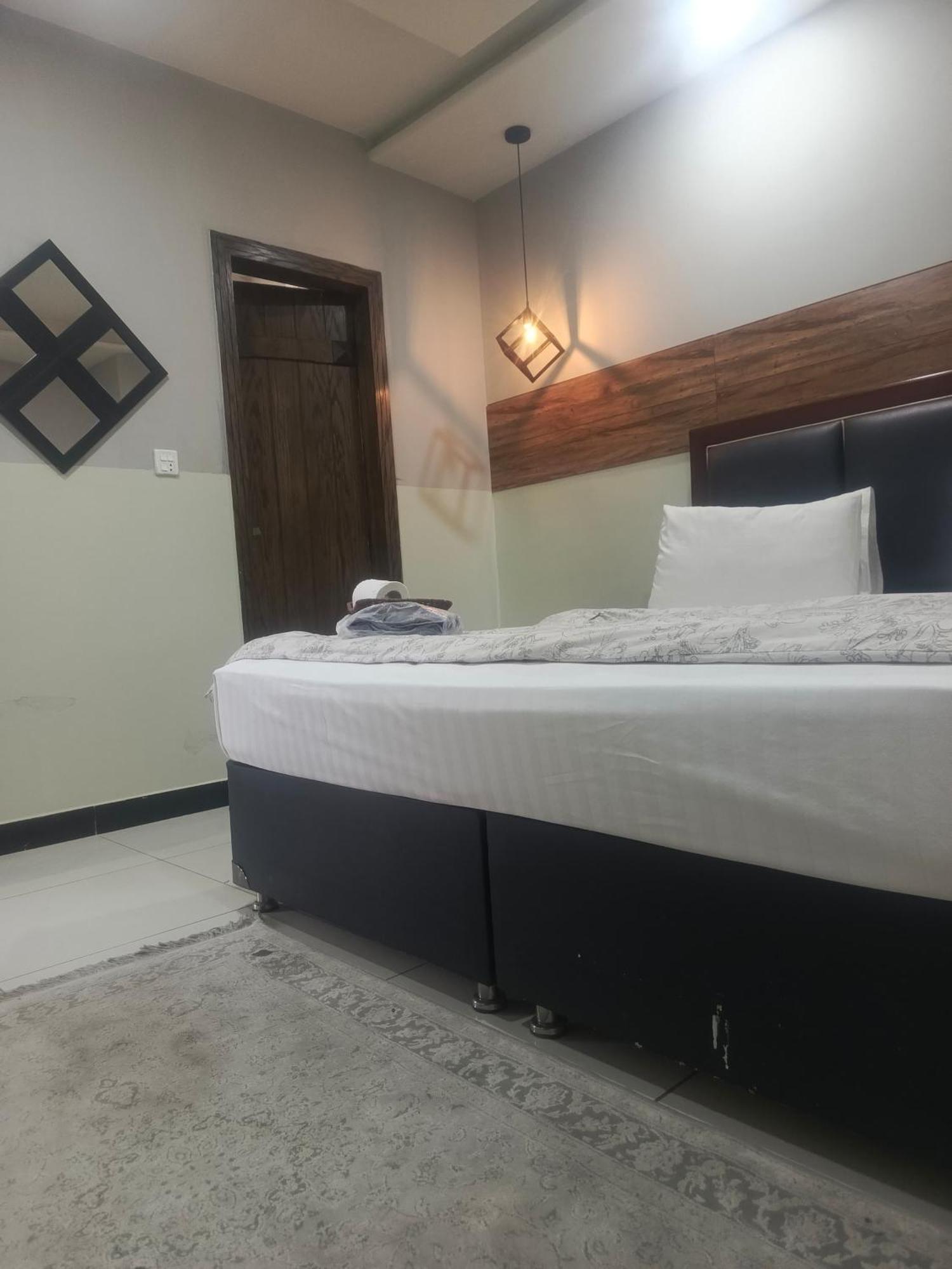 Pine Apartments Civic Center Bahria Town Islamabad Rawalpindi Extérieur photo